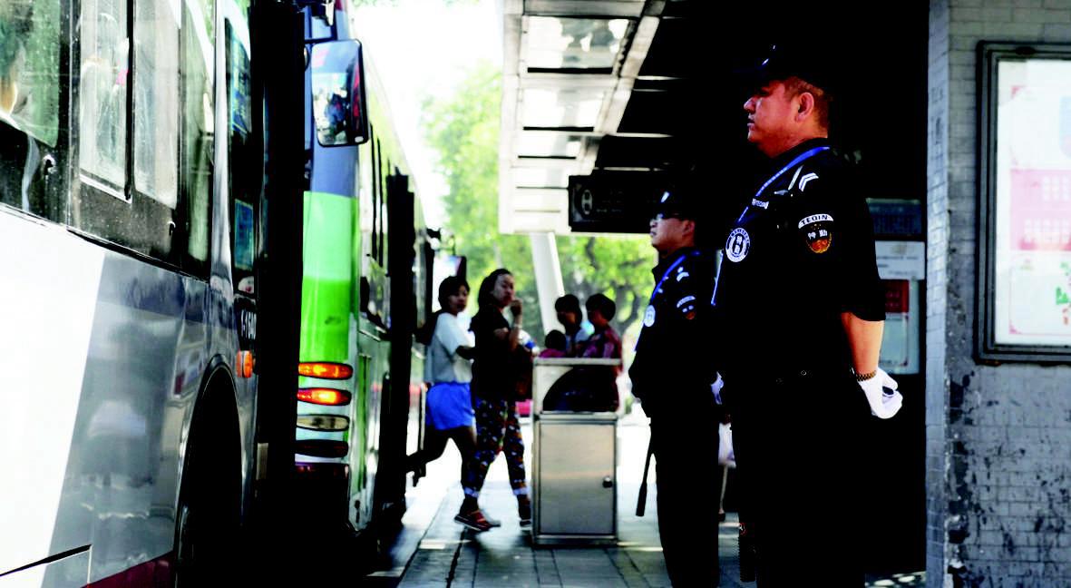 192名公交候车亭安全员上岗　